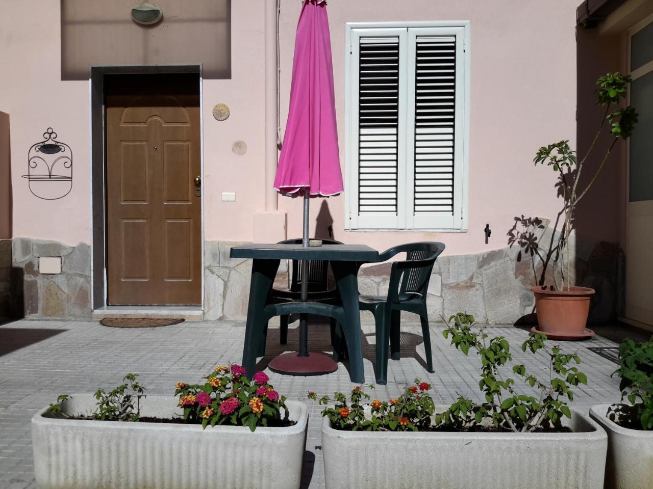 Butterfly Accommodation Альгеро Экстерьер фото